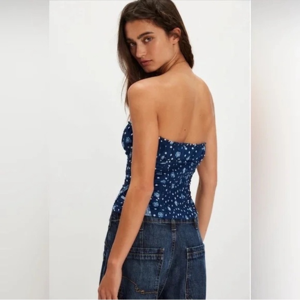 FREE PEOPLE BLUE DAYS STRAPLESS TOP! Polka dots and ruffles !! L - Picture 4 of 5